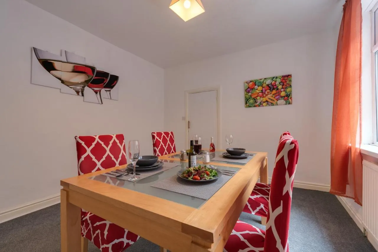 Hull Large 4 Bedrooms 8 Beds Home - Close To A63 Mkm Stadium & Hri Kingston upon Hull
